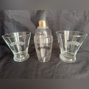 Baileys Irish Cream Large Flared Rocks Glass Set of 2 with Plastic Shaker